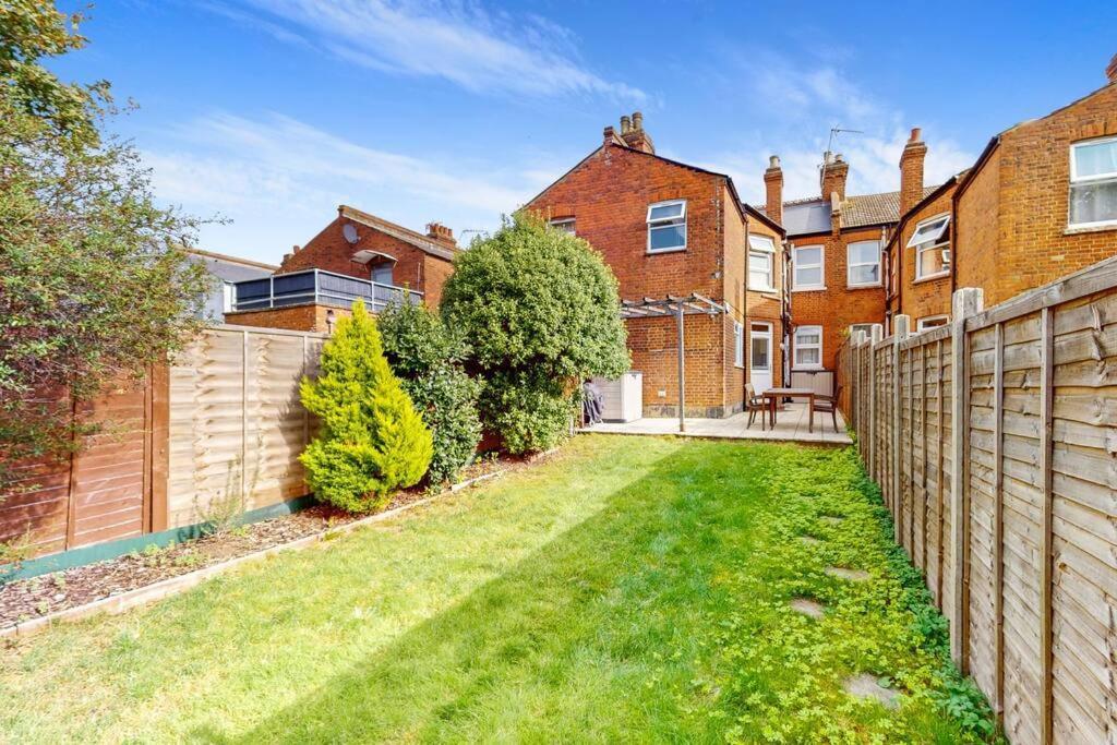 Spacious 2Bd Apartment Cricklewood London Exteriör bild